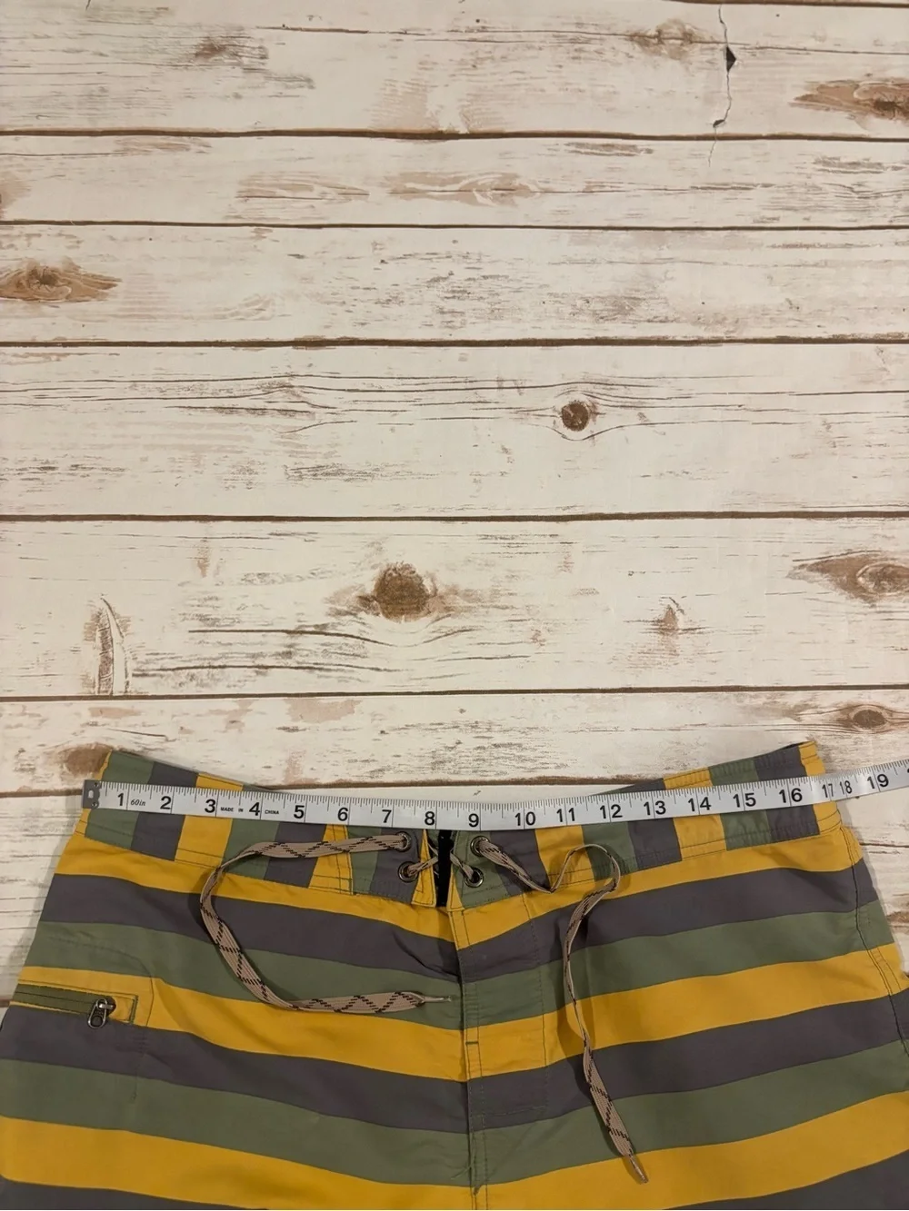 Patagonia® Worn Wear M's Wavefarer® Board Shorts Yucca Size 34